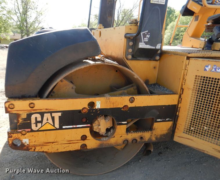 image for item DI2497 2001 Caterpillar CB-634C double drum roller