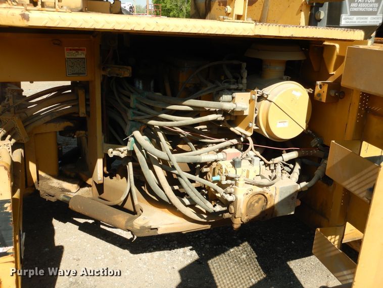 image for item DI2497 2001 Caterpillar CB-634C double drum roller