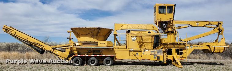 image for item DJ3117 1999 Vermeer TG525 tub grinder