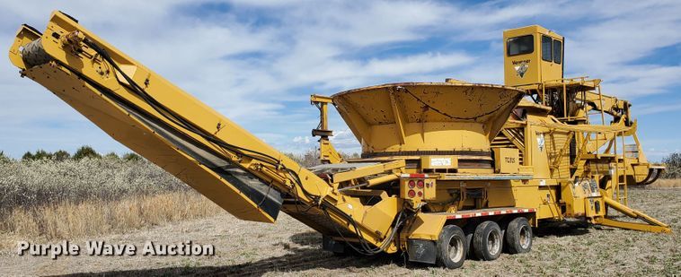 image for item DJ3117 1999 Vermeer TG525 tub grinder