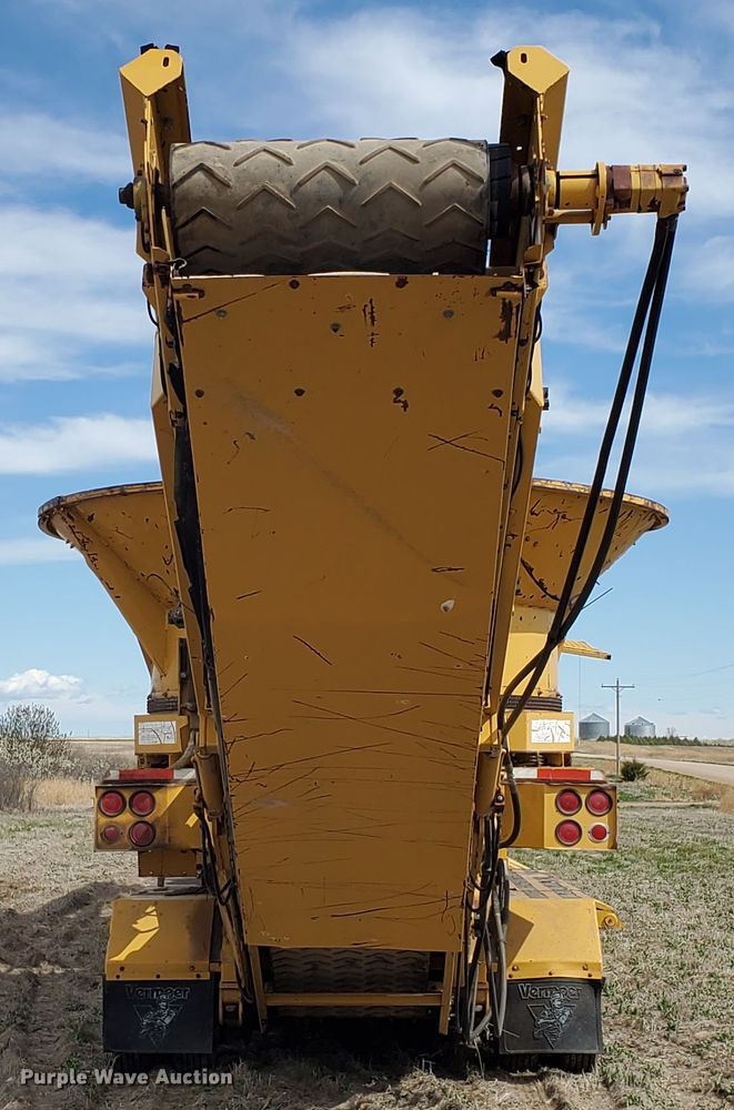 image for item DJ3117 1999 Vermeer TG525 tub grinder