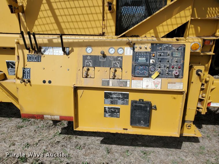 image for item DJ3117 1999 Vermeer TG525 tub grinder