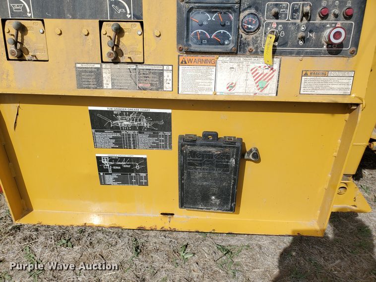 image for item DJ3117 1999 Vermeer TG525 tub grinder