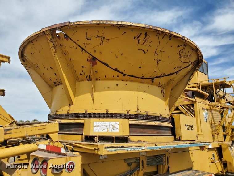 image for item DJ3117 1999 Vermeer TG525 tub grinder