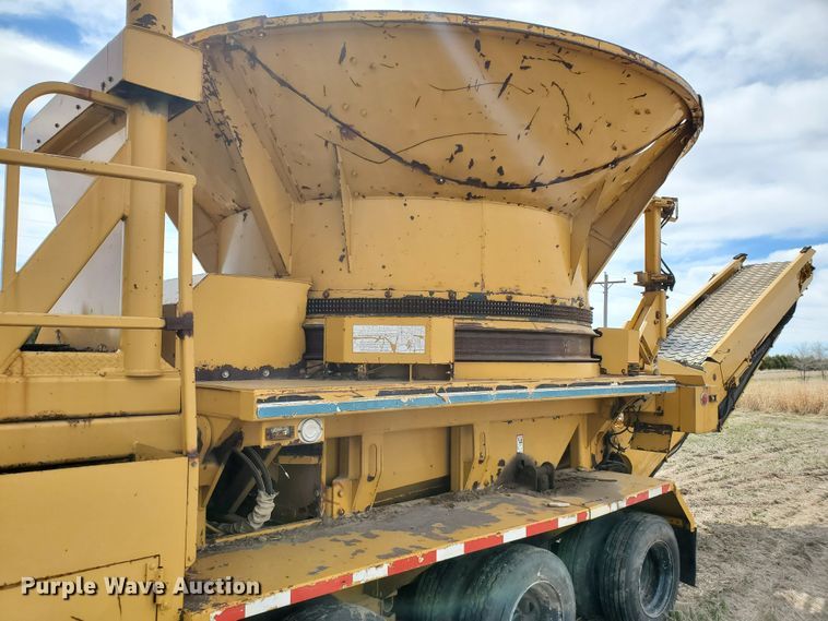 image for item DJ3117 1999 Vermeer TG525 tub grinder