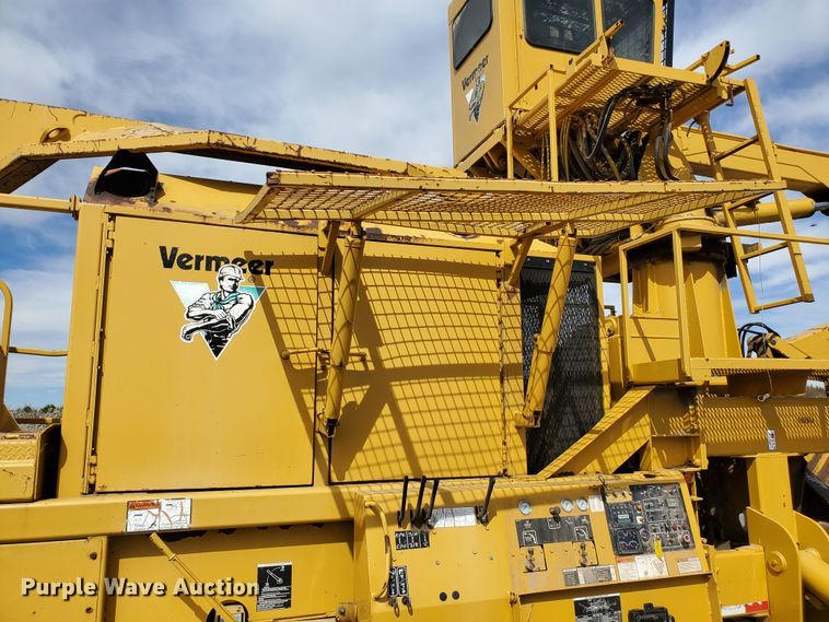 image for item DJ3117 1999 Vermeer TG525 tub grinder