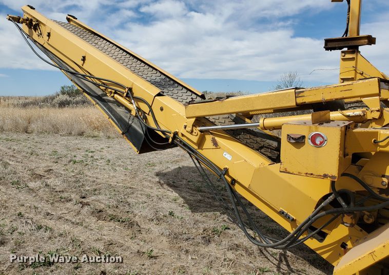 image for item DJ3117 1999 Vermeer TG525 tub grinder