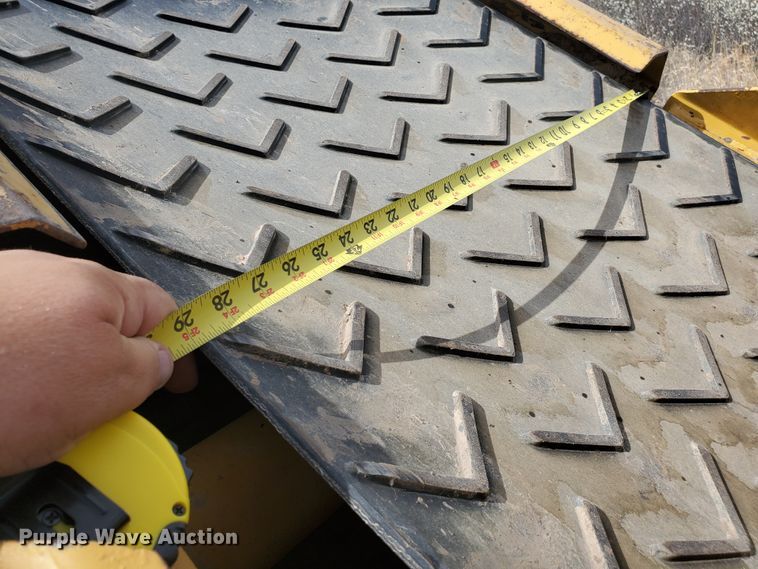 image for item DJ3117 1999 Vermeer TG525 tub grinder