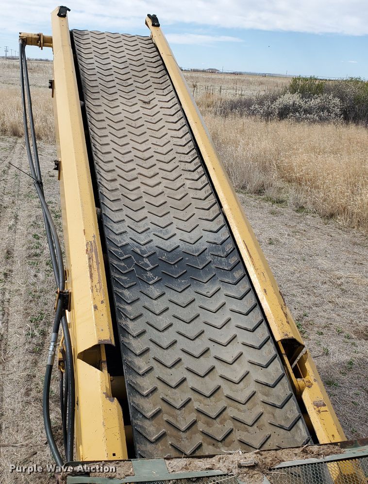 image for item DJ3117 1999 Vermeer TG525 tub grinder