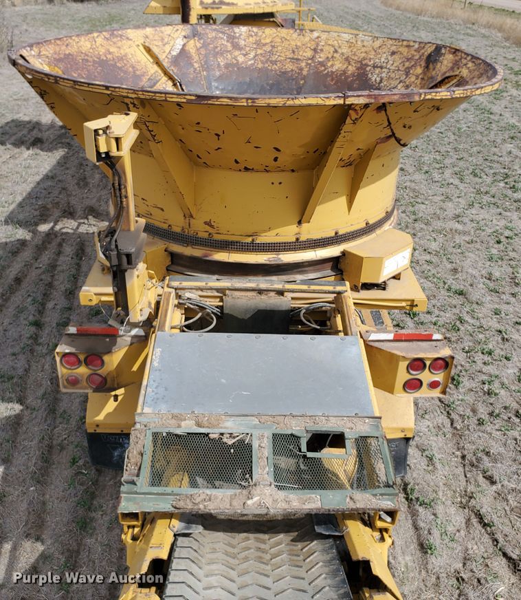 image for item DJ3117 1999 Vermeer TG525 tub grinder