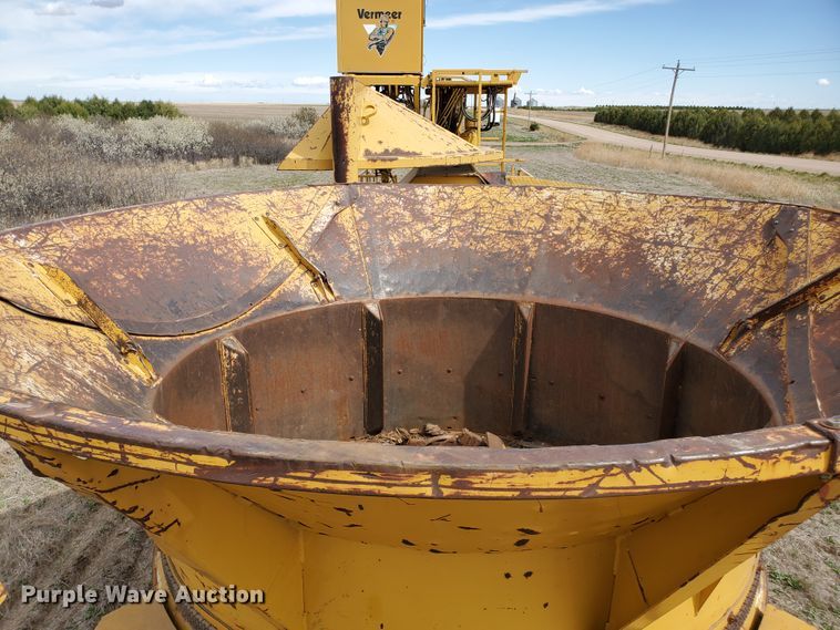 image for item DJ3117 1999 Vermeer TG525 tub grinder