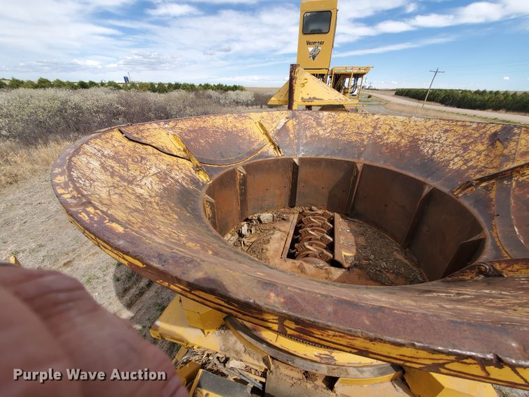 image for item DJ3117 1999 Vermeer TG525 tub grinder