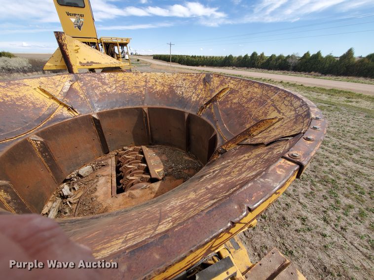 image for item DJ3117 1999 Vermeer TG525 tub grinder