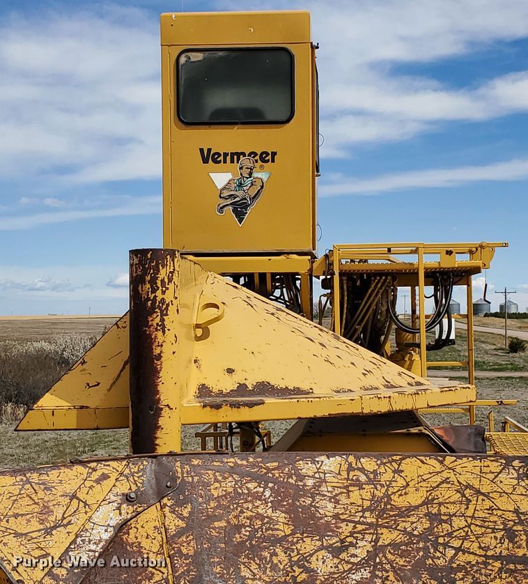 image for item DJ3117 1999 Vermeer TG525 tub grinder