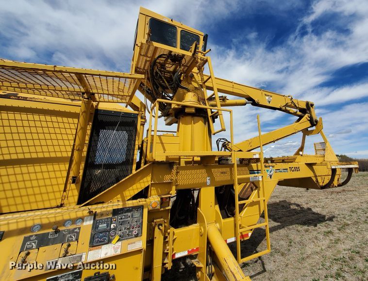 image for item DJ3117 1999 Vermeer TG525 tub grinder