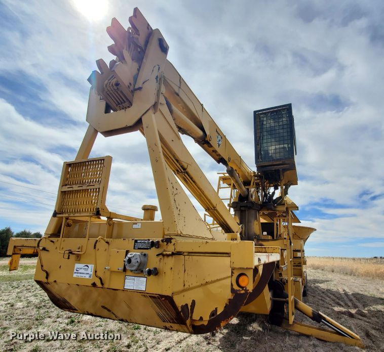 image for item DJ3117 1999 Vermeer TG525 tub grinder