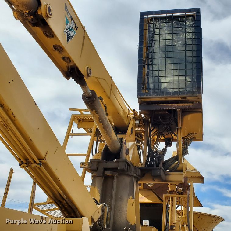 image for item DJ3117 1999 Vermeer TG525 tub grinder