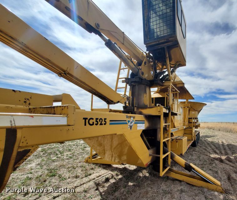 image for item DJ3117 1999 Vermeer TG525 tub grinder
