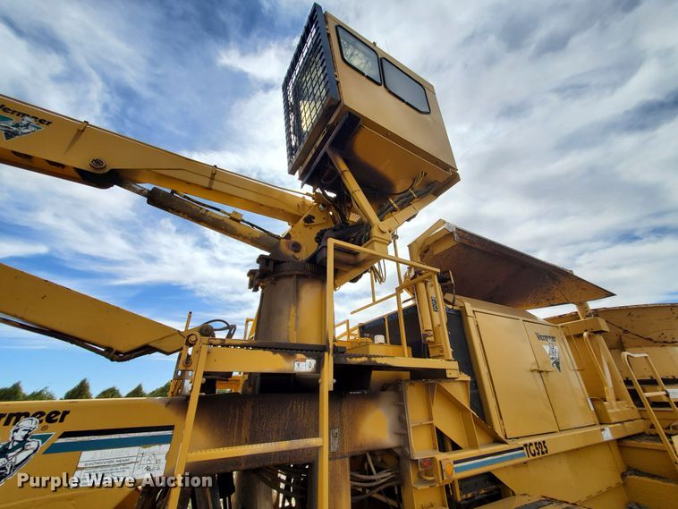 image for item DJ3117 1999 Vermeer TG525 tub grinder