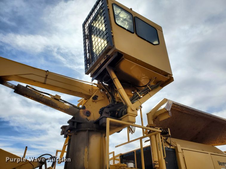 image for item DJ3117 1999 Vermeer TG525 tub grinder