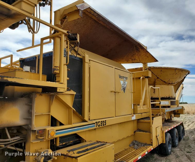 image for item DJ3117 1999 Vermeer TG525 tub grinder