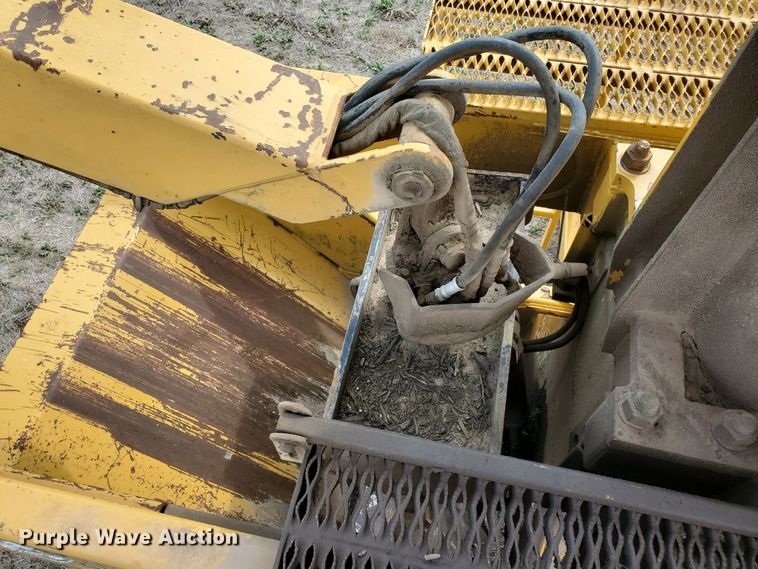 image for item DJ3117 1999 Vermeer TG525 tub grinder