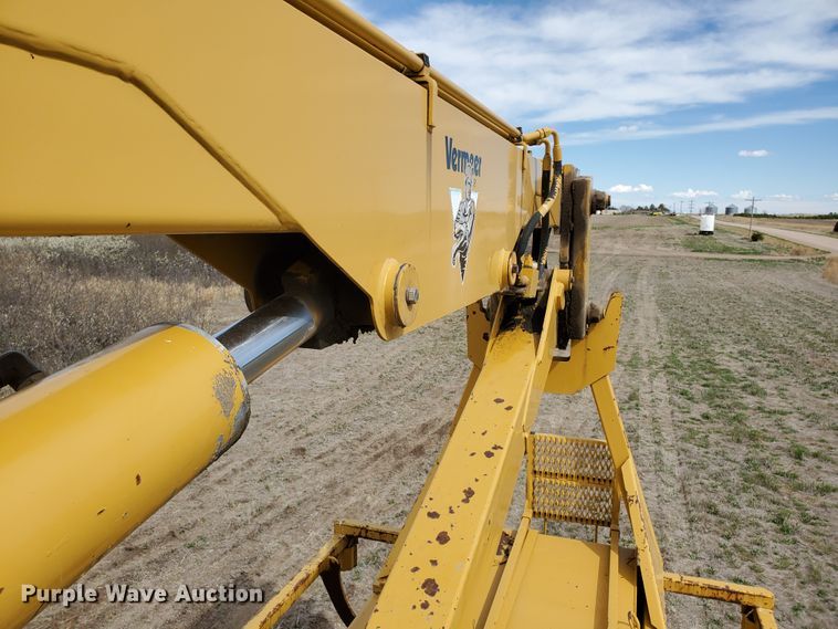 image for item DJ3117 1999 Vermeer TG525 tub grinder