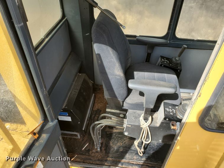 image for item DJ3117 1999 Vermeer TG525 tub grinder