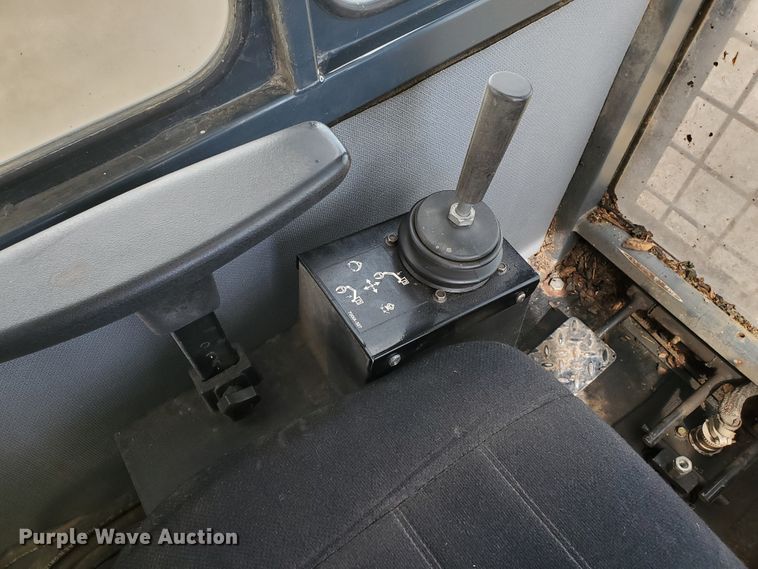 image for item DJ3117 1999 Vermeer TG525 tub grinder