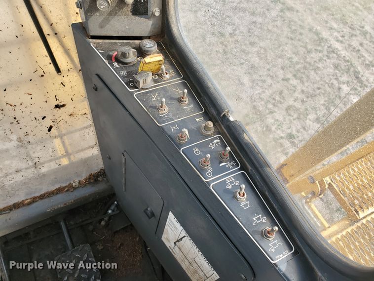 image for item DJ3117 1999 Vermeer TG525 tub grinder