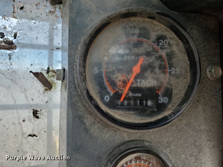 image for item DJ3117 1999 Vermeer TG525 tub grinder