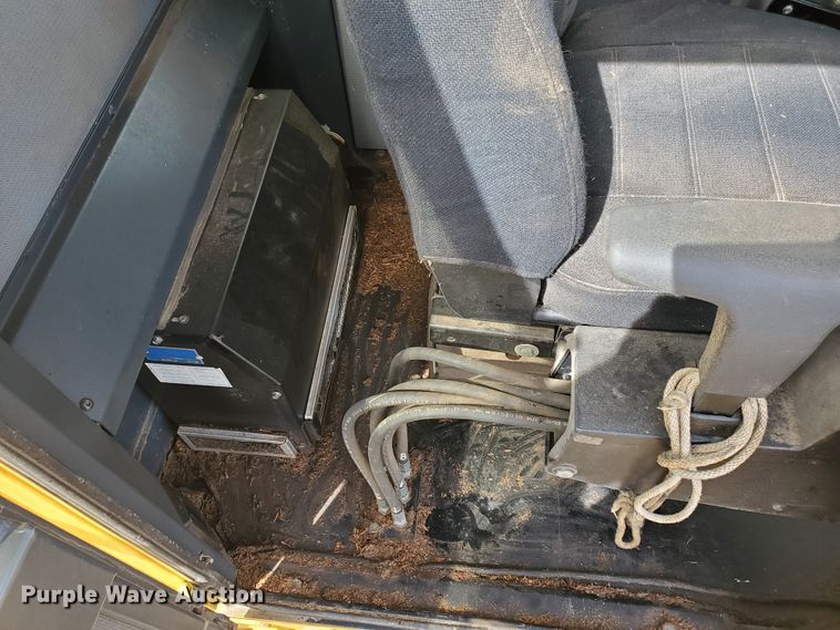 image for item DJ3117 1999 Vermeer TG525 tub grinder