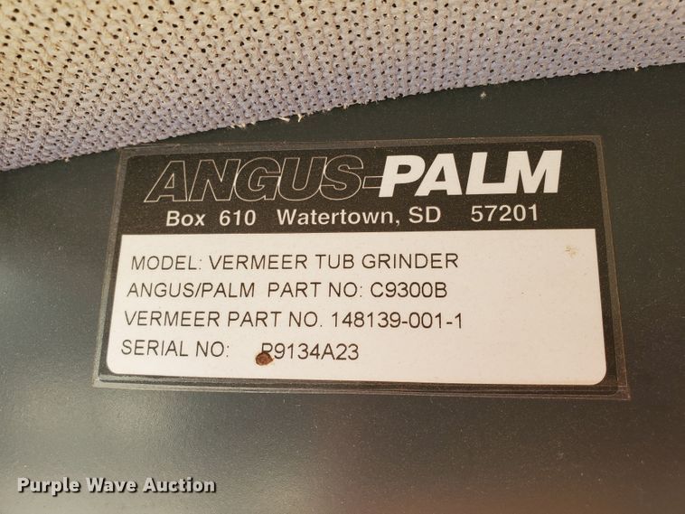 image for item DJ3117 1999 Vermeer TG525 tub grinder