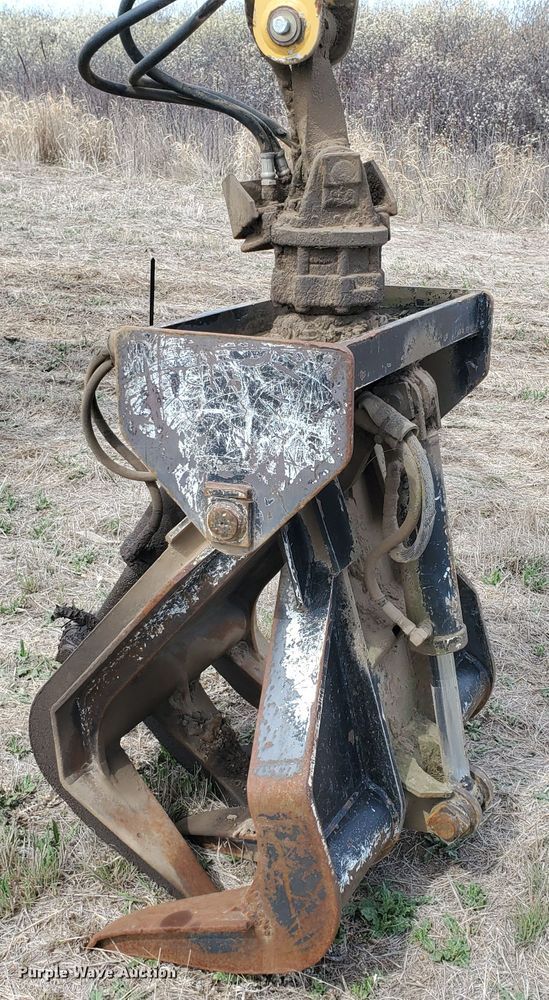 image for item DJ3117 1999 Vermeer TG525 tub grinder