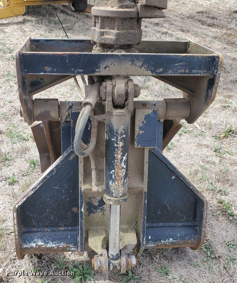 image for item DJ3117 1999 Vermeer TG525 tub grinder