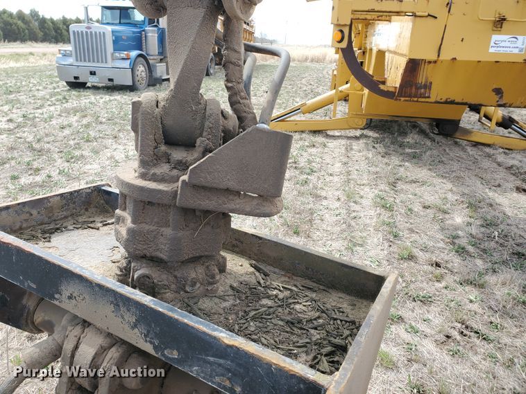 image for item DJ3117 1999 Vermeer TG525 tub grinder