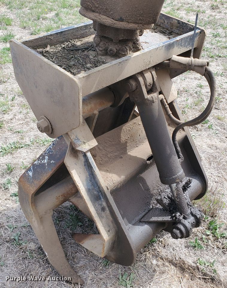 image for item DJ3117 1999 Vermeer TG525 tub grinder