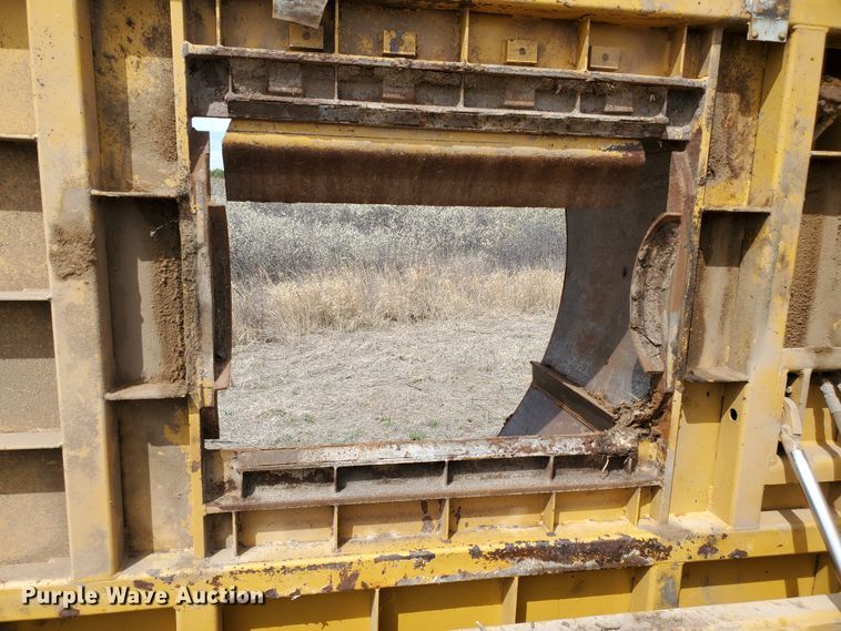 image for item DJ3117 1999 Vermeer TG525 tub grinder