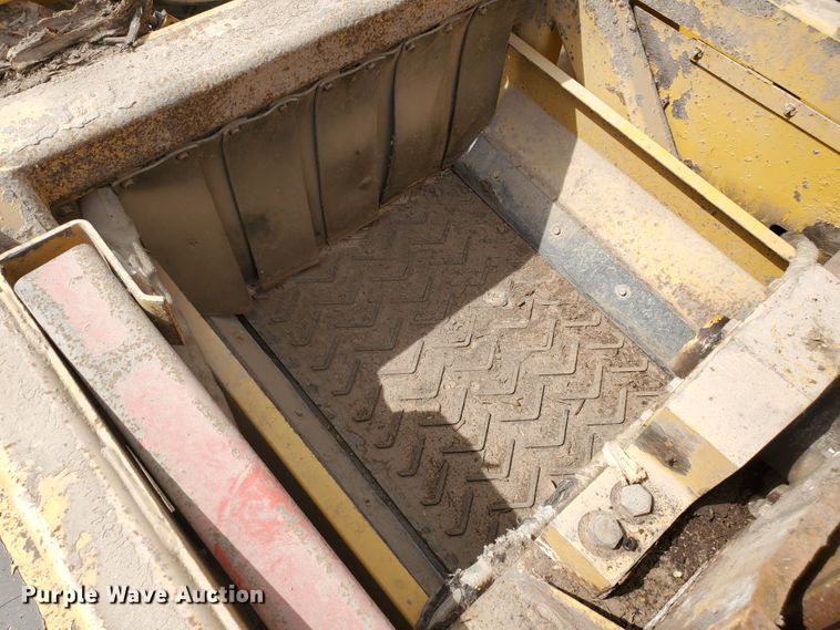 image for item DJ3117 1999 Vermeer TG525 tub grinder