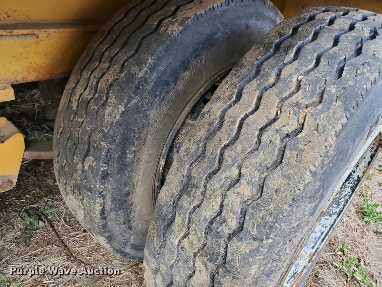 image for item DJ3117 1999 Vermeer TG525 tub grinder