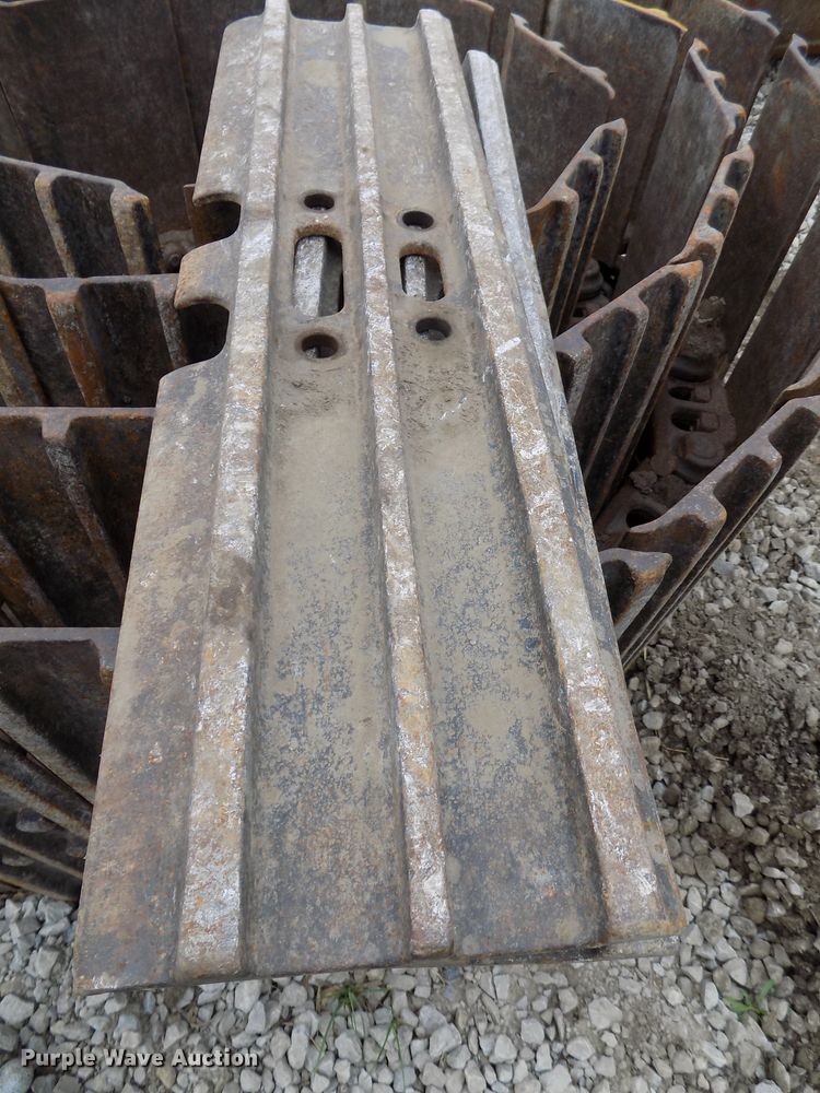 31.5"W triple grouser tracks in Red Oak, IA Item DO9366 sold Purple