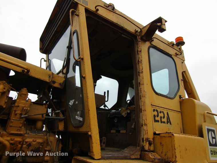 image for item FD9417 1976 Caterpillar D9H  crawler dozer