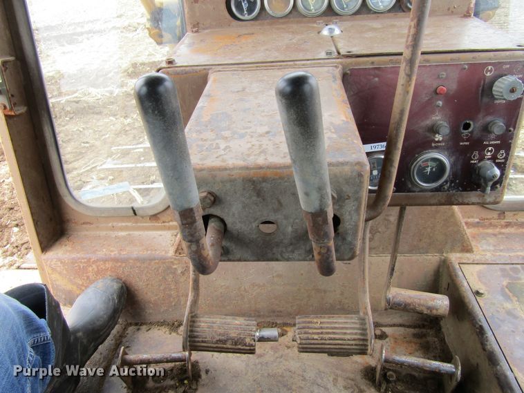image for item FD9417 1976 Caterpillar D9H  crawler dozer