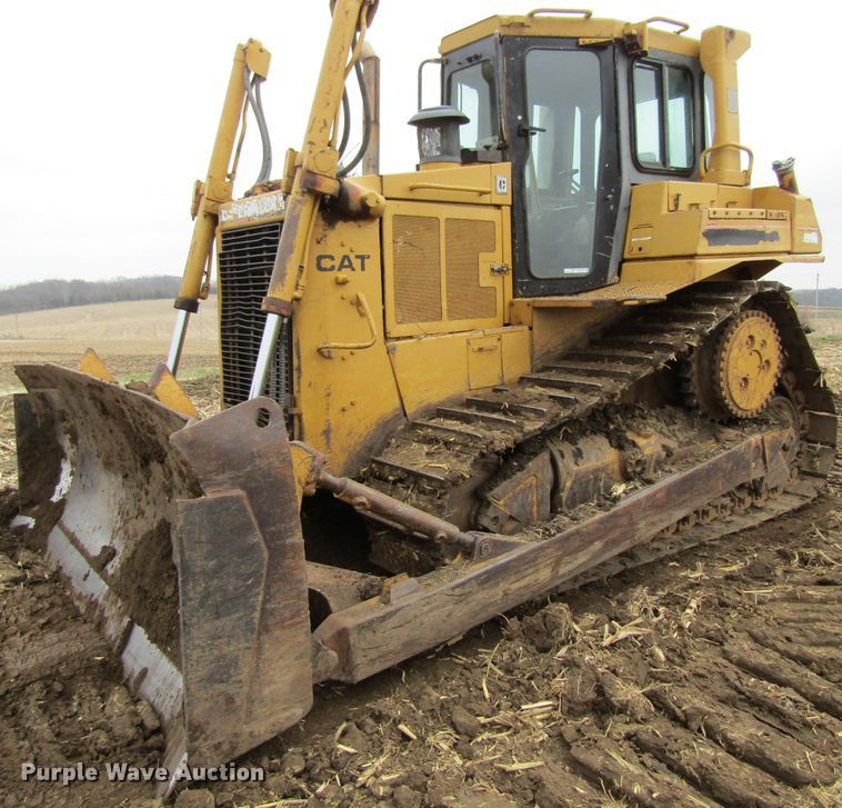 image for item FD9418 1986 Caterpillar D6H  crawler dozer