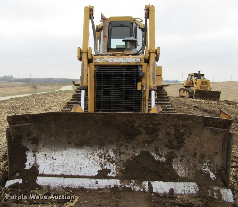 image for item FD9418 1986 Caterpillar D6H  crawler dozer