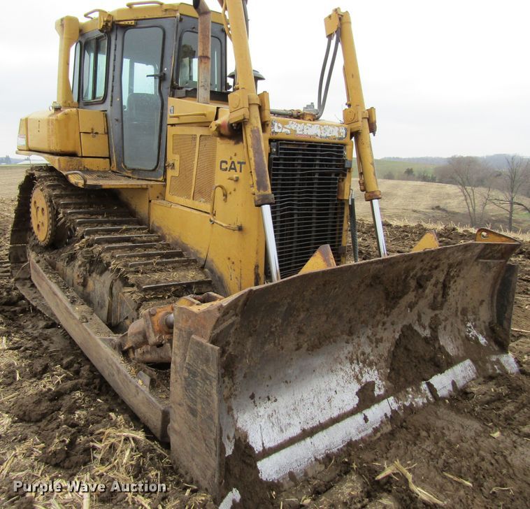 image for item FD9418 1986 Caterpillar D6H  crawler dozer