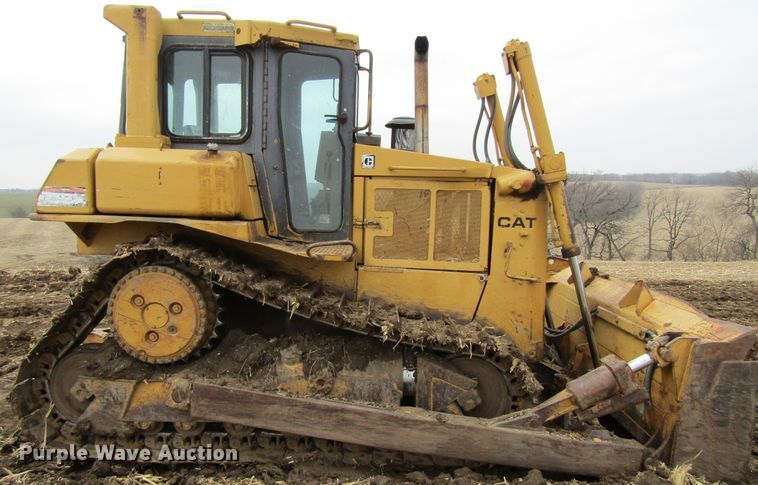 image for item FD9418 1986 Caterpillar D6H  crawler dozer