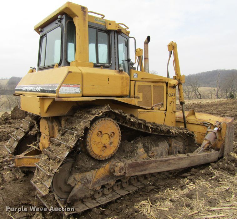 image for item FD9418 1986 Caterpillar D6H  crawler dozer
