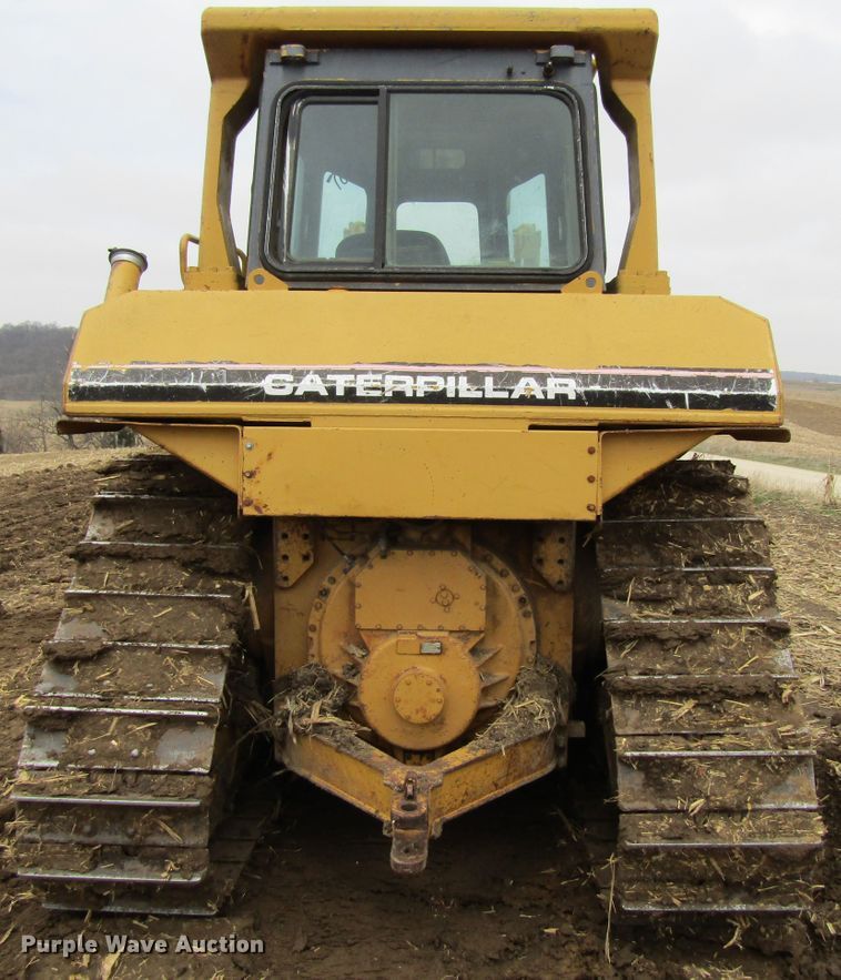 image for item FD9418 1986 Caterpillar D6H  crawler dozer