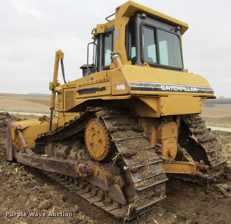 image for item FD9418 1986 Caterpillar D6H  crawler dozer